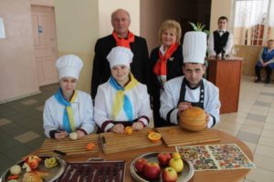 DNZ «KHVPKU» hostynno zustrichalo maybutnikh abituriyentiv z riznykh shkil m. Khersona