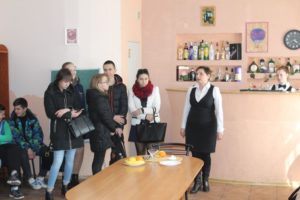 DNZ «KHVPKU» hostynno zustrichalo maybutnikh abituriyentiv z riznykh shkil m. Khersona