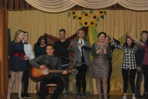 Pershi kroky na stseni uchylyshcha