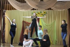 Pershi kroky na stseni uchylyshcha