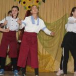 Pershi kroky na stseni uchylyshcha