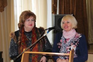 Storinkamy uchylyshchnoho fotoalʹbomu