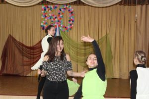 Nasha tvorchistʹ tobi, ridne uchylyshche!