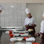 Vstupnyy instruktazh «Tekhnolohiya pryhotuvannya pyrizhkiv pechenykh z liverom, kapustoyu, povydlom, yablukamy»