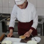 Vstupnyy instruktazh «Tekhnolohiya pryhotuvannya pyrizhkiv pechenykh z liverom, kapustoyu, povydlom, yablukamy»