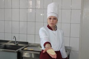 Vstupnyy instruktazh «Tekhnolohiya pryhotuvannya pyrizhkiv pechenykh z liverom, kapustoyu, povydlom, yablukamy»