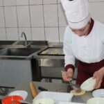 Vstupnyy instruktazh «Tekhnolohiya pryhotuvannya pyrizhkiv pechenykh z liverom, kapustoyu, povydlom, yablukamy»
