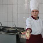 Vstupnyy instruktazh «Tekhnolohiya pryhotuvannya pyrizhkiv pechenykh z liverom, kapustoyu, povydlom, yablukamy»