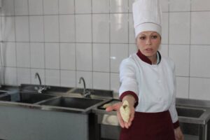 Vstupnyy instruktazh «Tekhnolohiya pryhotuvannya pyrizhkiv pechenykh z liverom, kapustoyu, povydlom, yablukamy»