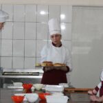 Vstupnyy instruktazh «Tekhnolohiya pryhotuvannya pyrizhkiv pechenykh z liverom, kapustoyu, povydlom, yablukamy»
