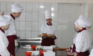 Vstupnyy instruktazh «Tekhnolohiya pryhotuvannya pyrizhkiv pechenykh z liverom, kapustoyu, povydlom, yablukamy»