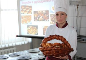 Vstupnyy instruktazh «Tekhnolohiya pryhotuvannya pyrizhkiv pechenykh z liverom, kapustoyu, povydlom, yablukamy»