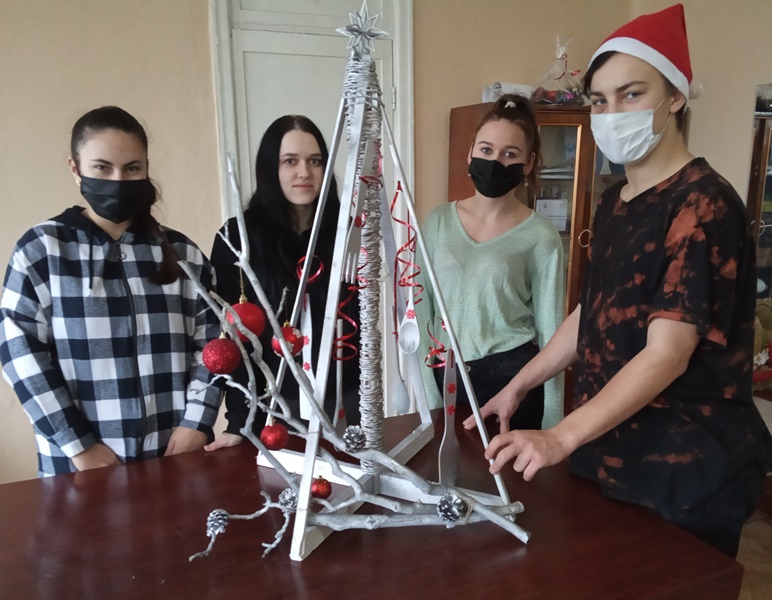 Kreatyvna_yalynka_stvoryuye_chudovyy_nastriy